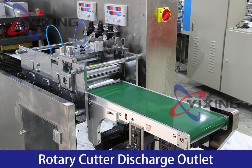 4 Side Seal Packaging Machine Rotary Cutter Discharge Outlet
