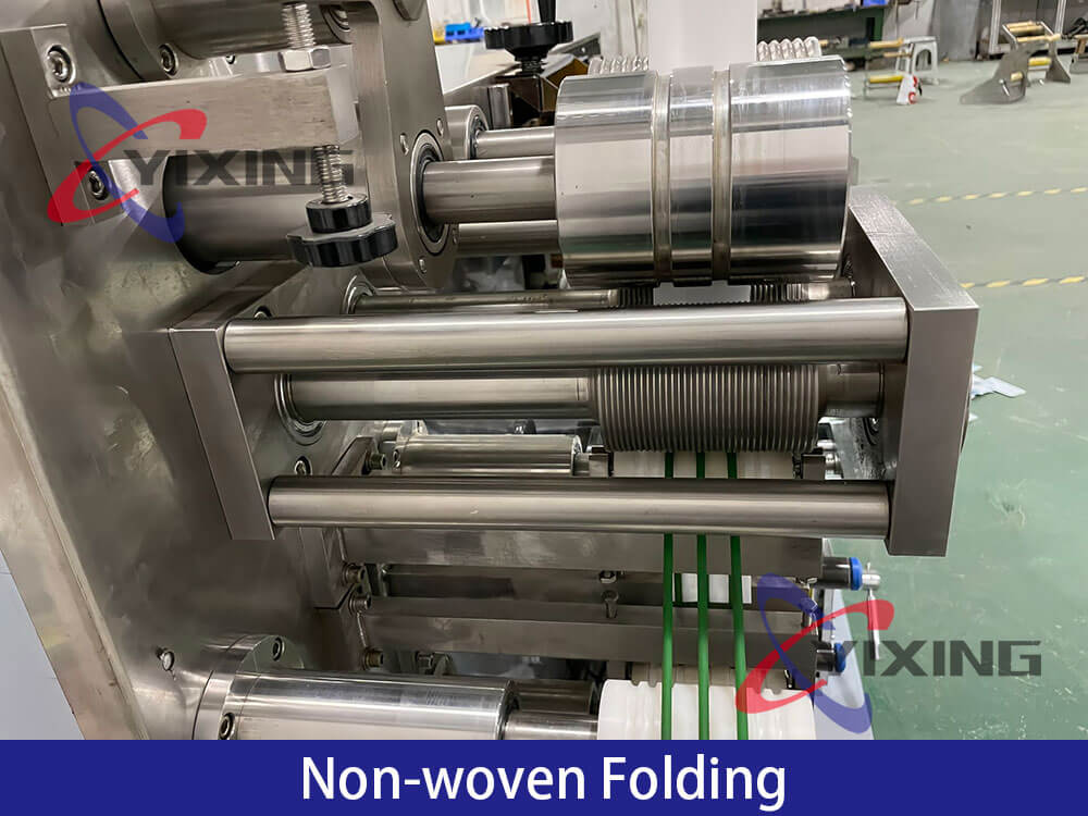 Flow Wrap Wet Tissue Packing Machine Non-woven Folding